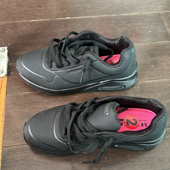 SKECHERS BLACK RUNNING SHOES SIZE 2 - Picture 4 of 4